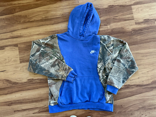 Camo / blue hoodie (L/XL)