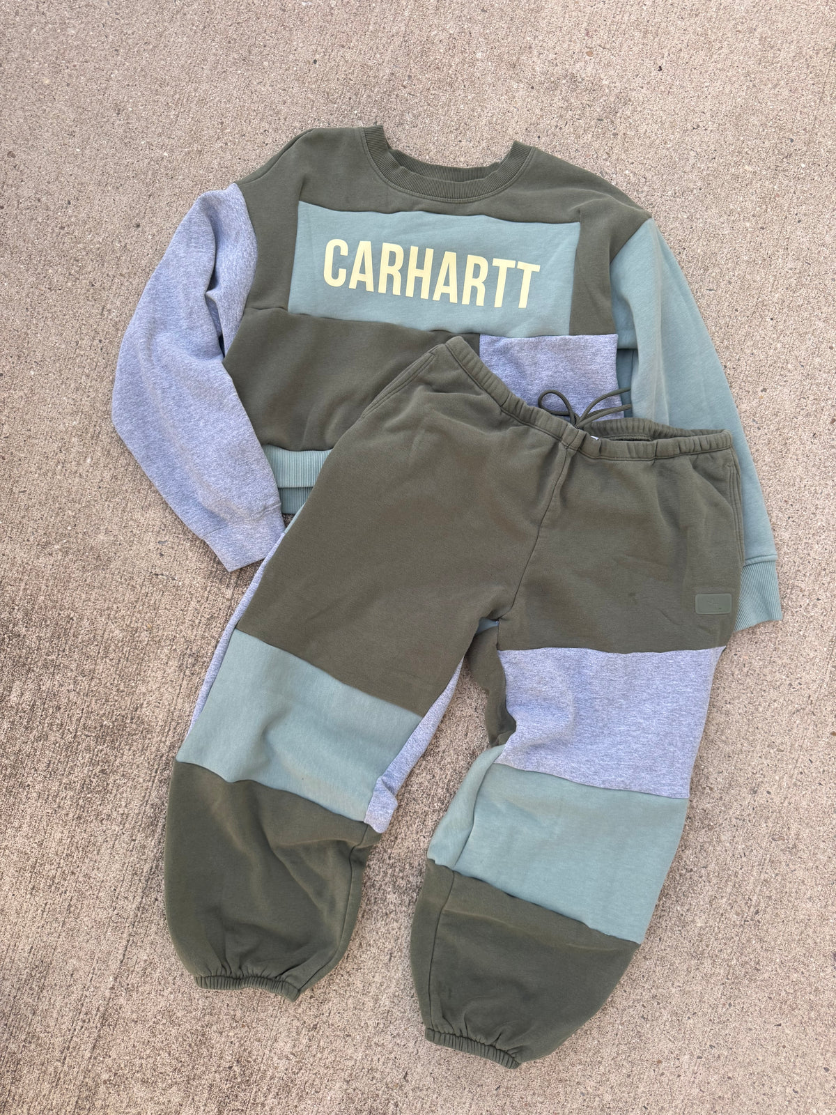 Green sweatpant set (s/m)